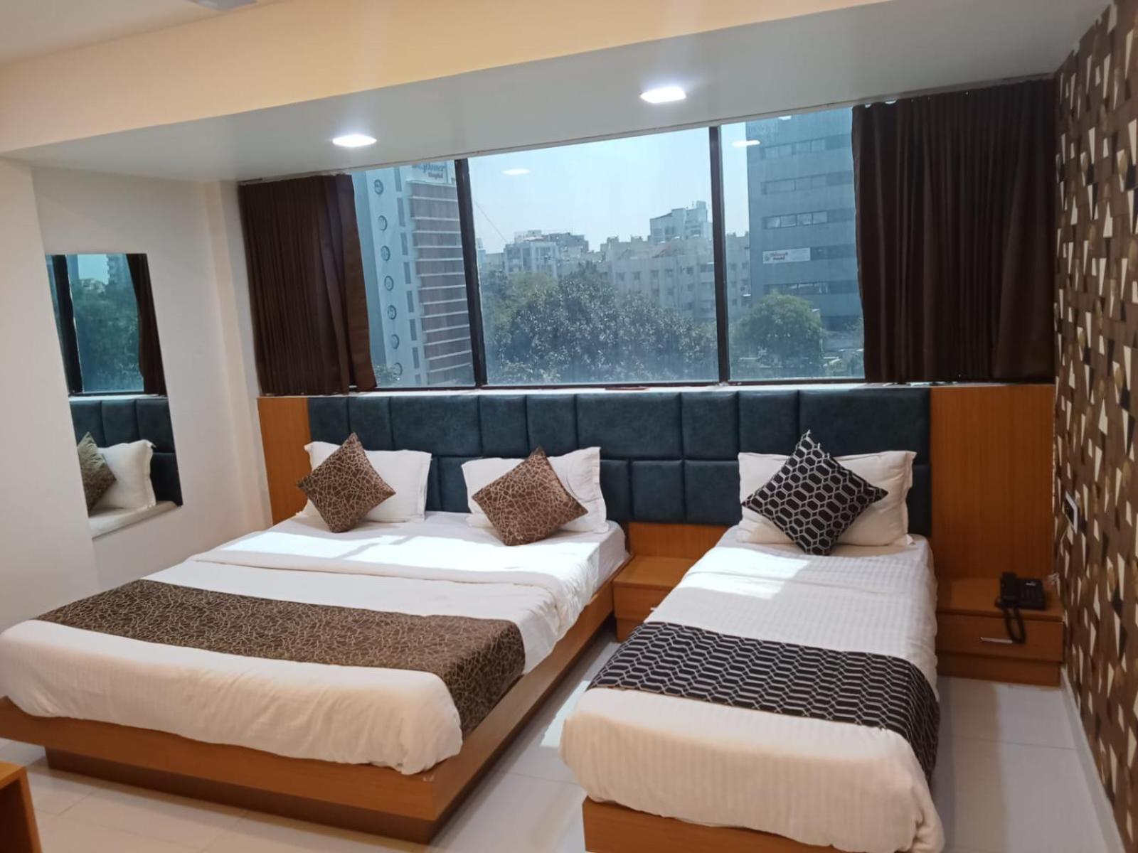 אחמדאבאד Hotel Exotic מראה חיצוני תמונה