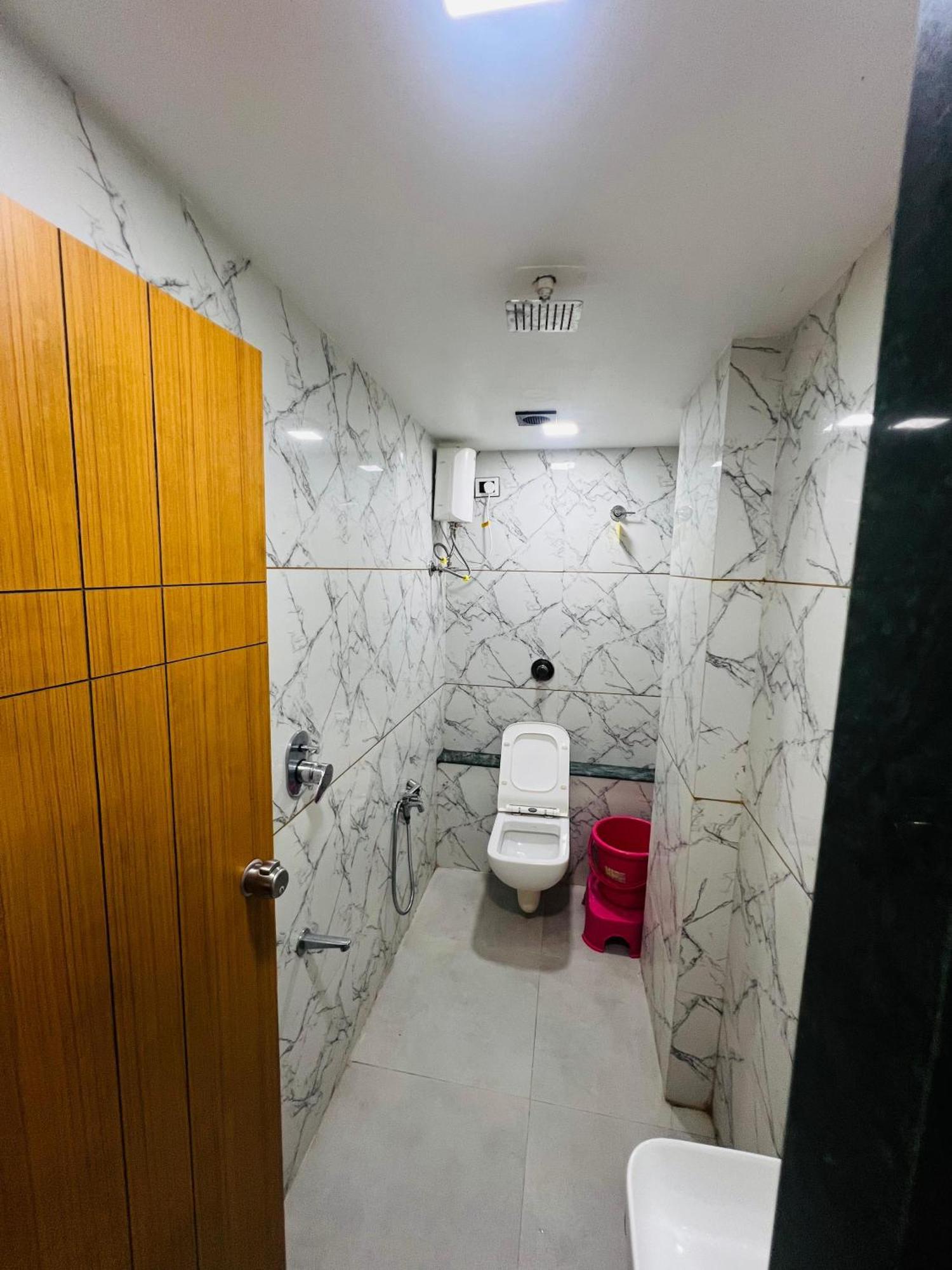 אחמדאבאד Hotel Exotic מראה חיצוני תמונה