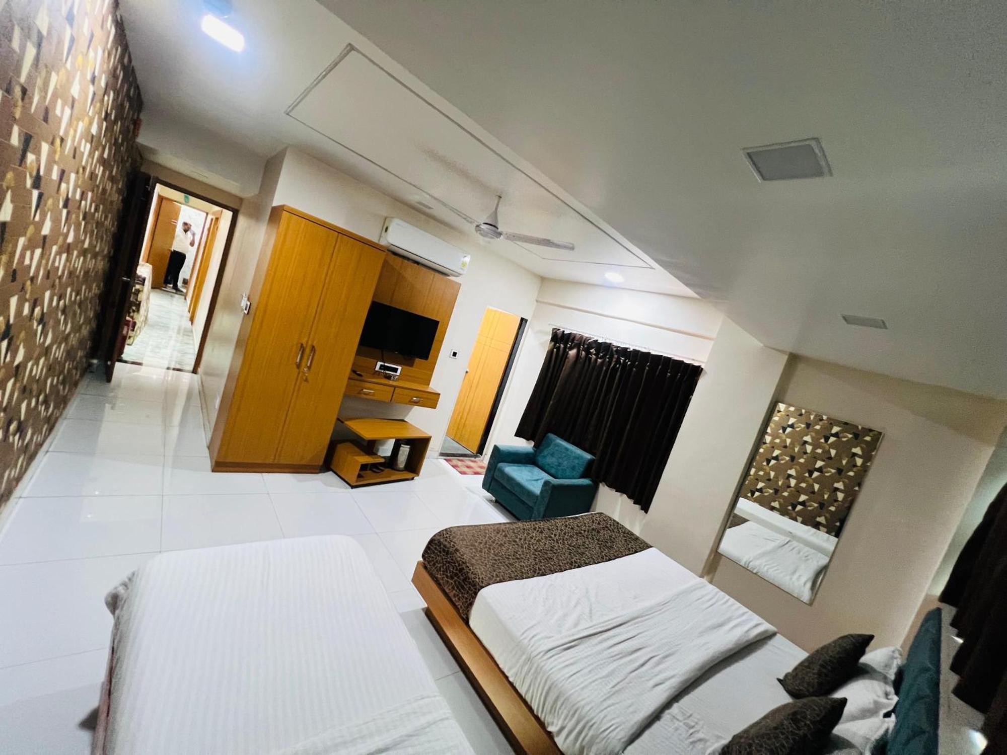 אחמדאבאד Hotel Exotic מראה חיצוני תמונה