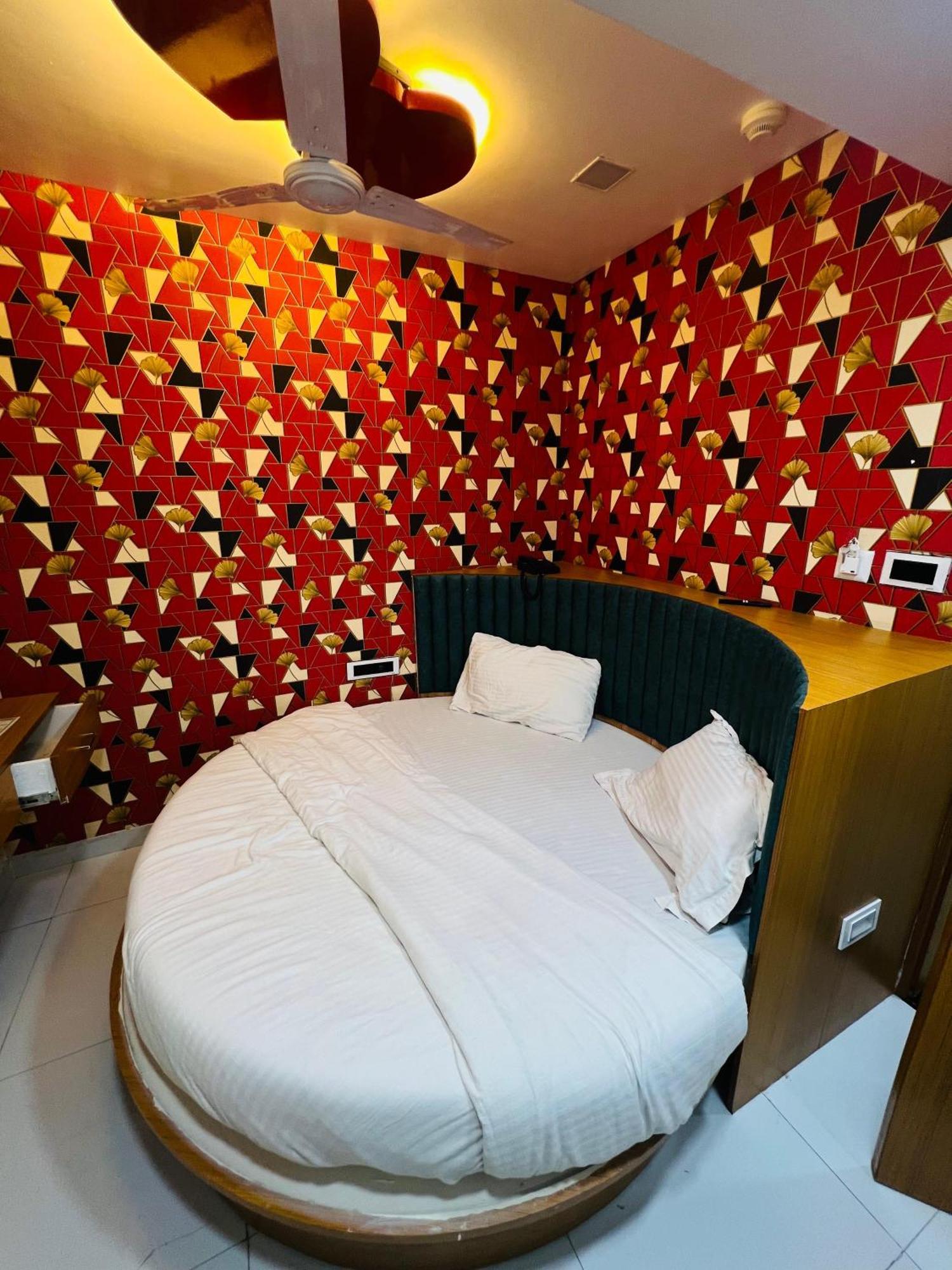 אחמדאבאד Hotel Exotic מראה חיצוני תמונה