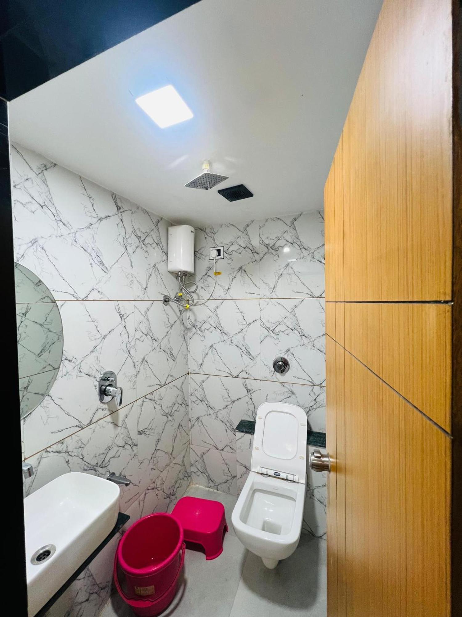 אחמדאבאד Hotel Exotic מראה חיצוני תמונה