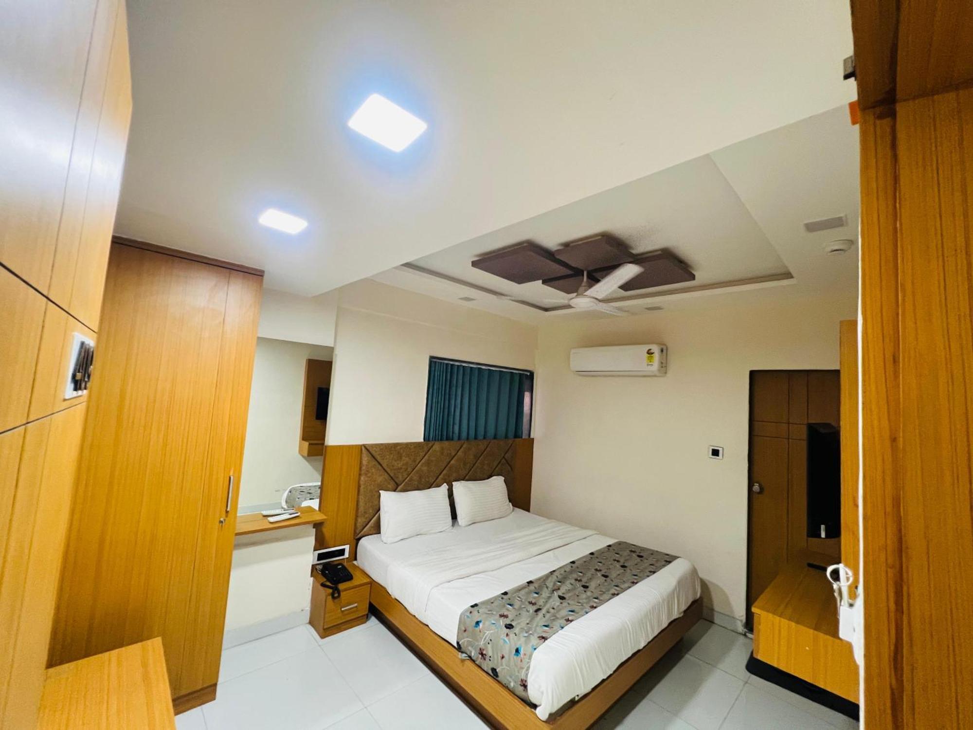 אחמדאבאד Hotel Exotic מראה חיצוני תמונה