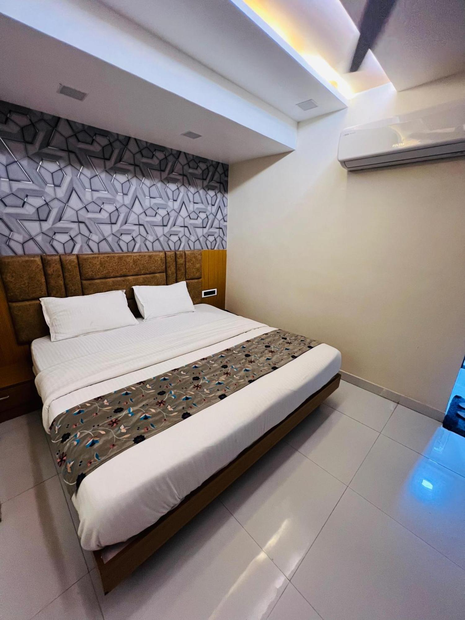 אחמדאבאד Hotel Exotic מראה חיצוני תמונה