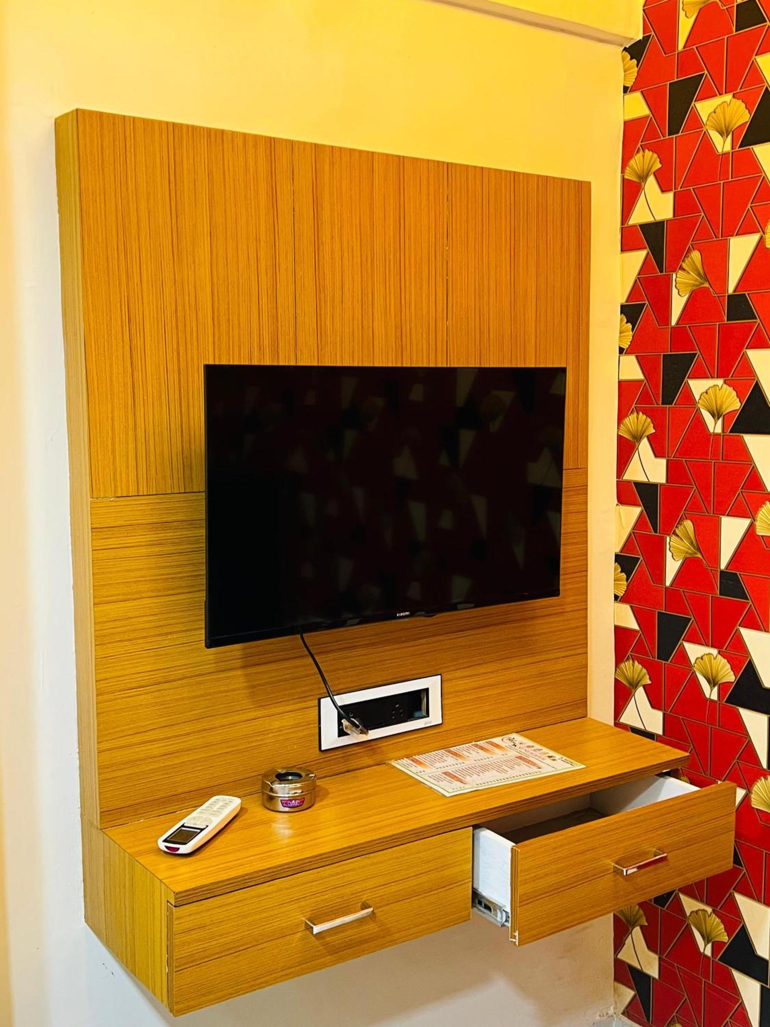 אחמדאבאד Hotel Exotic מראה חיצוני תמונה