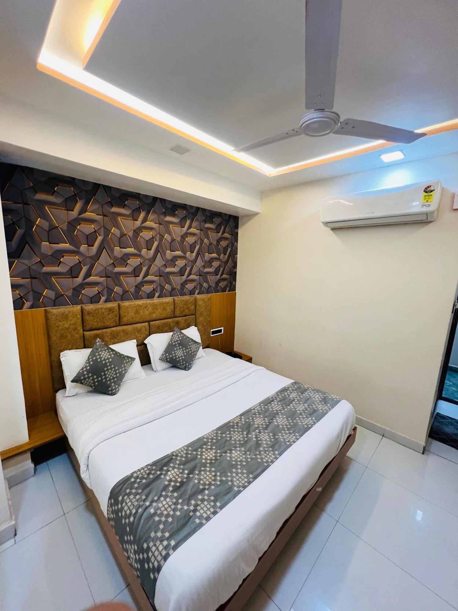 אחמדאבאד Hotel Exotic מראה חיצוני תמונה