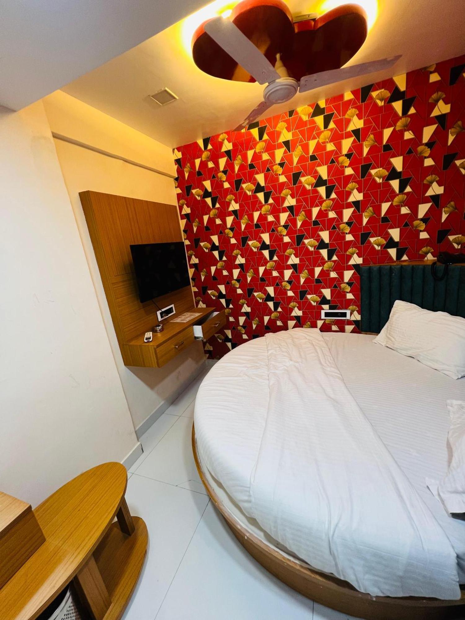 אחמדאבאד Hotel Exotic מראה חיצוני תמונה